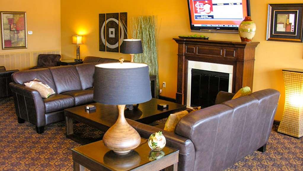 Fortune Inn & Suites Newport Интериор снимка
