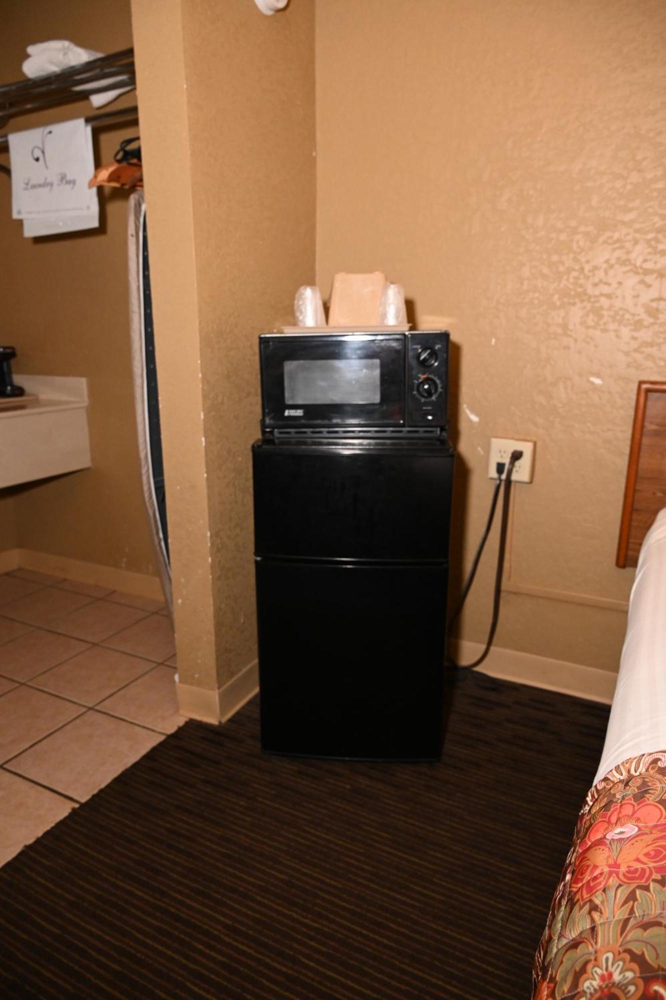 Fortune Inn & Suites Newport Екстериор снимка