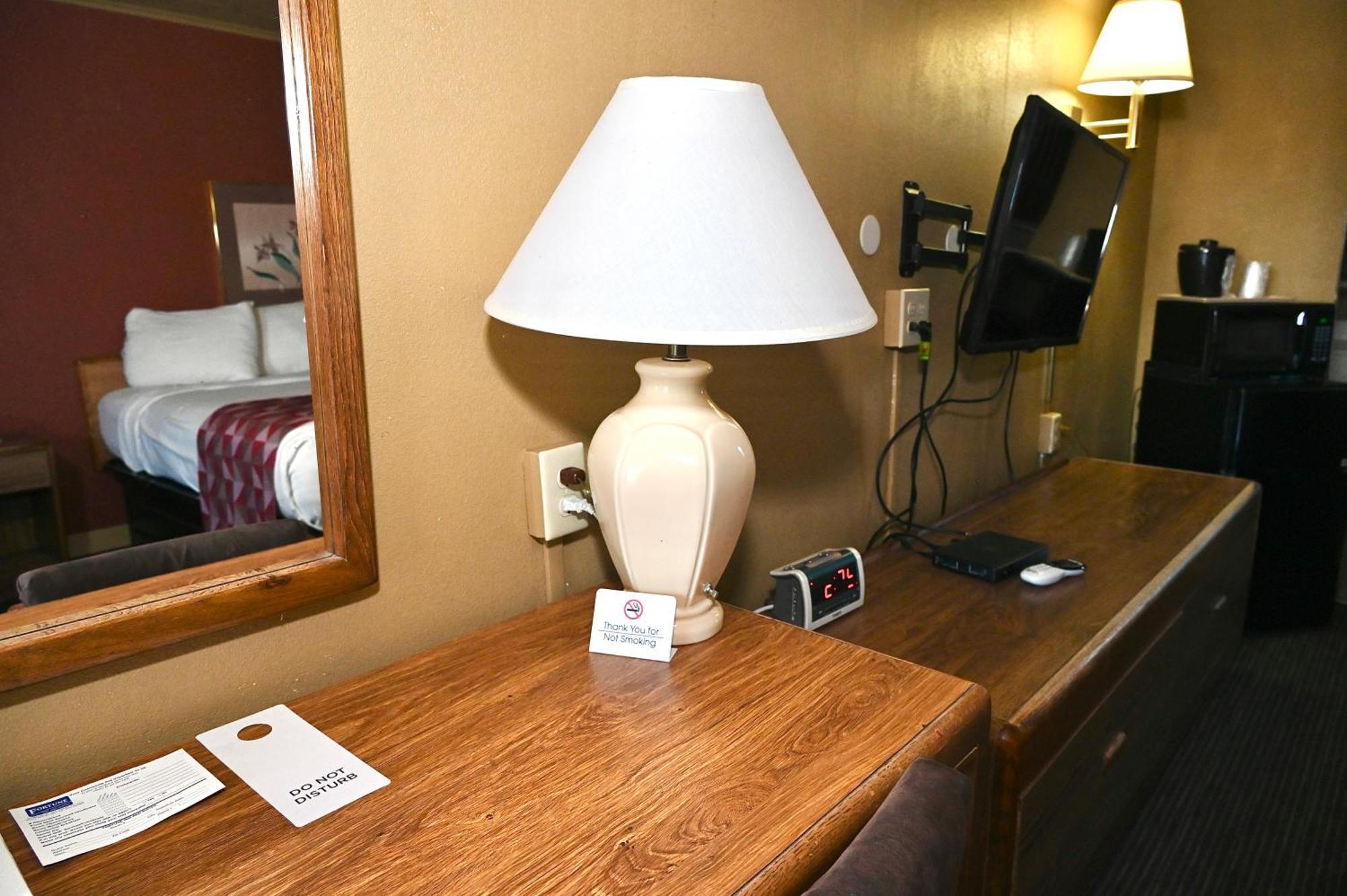 Fortune Inn & Suites Newport Екстериор снимка