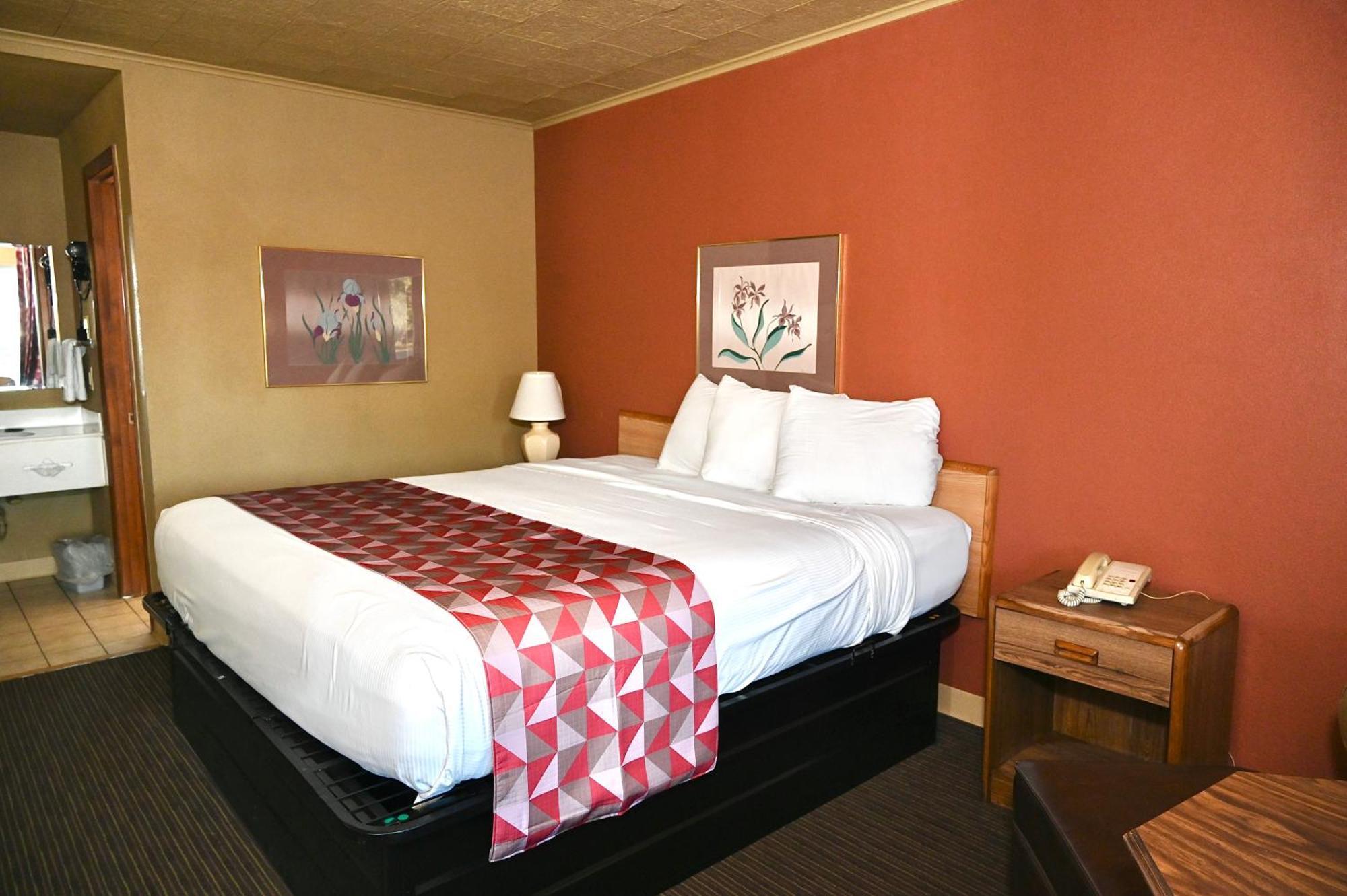 Fortune Inn & Suites Newport Екстериор снимка