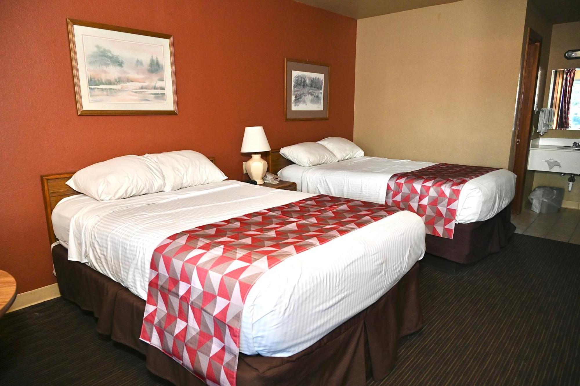 Fortune Inn & Suites Newport Екстериор снимка