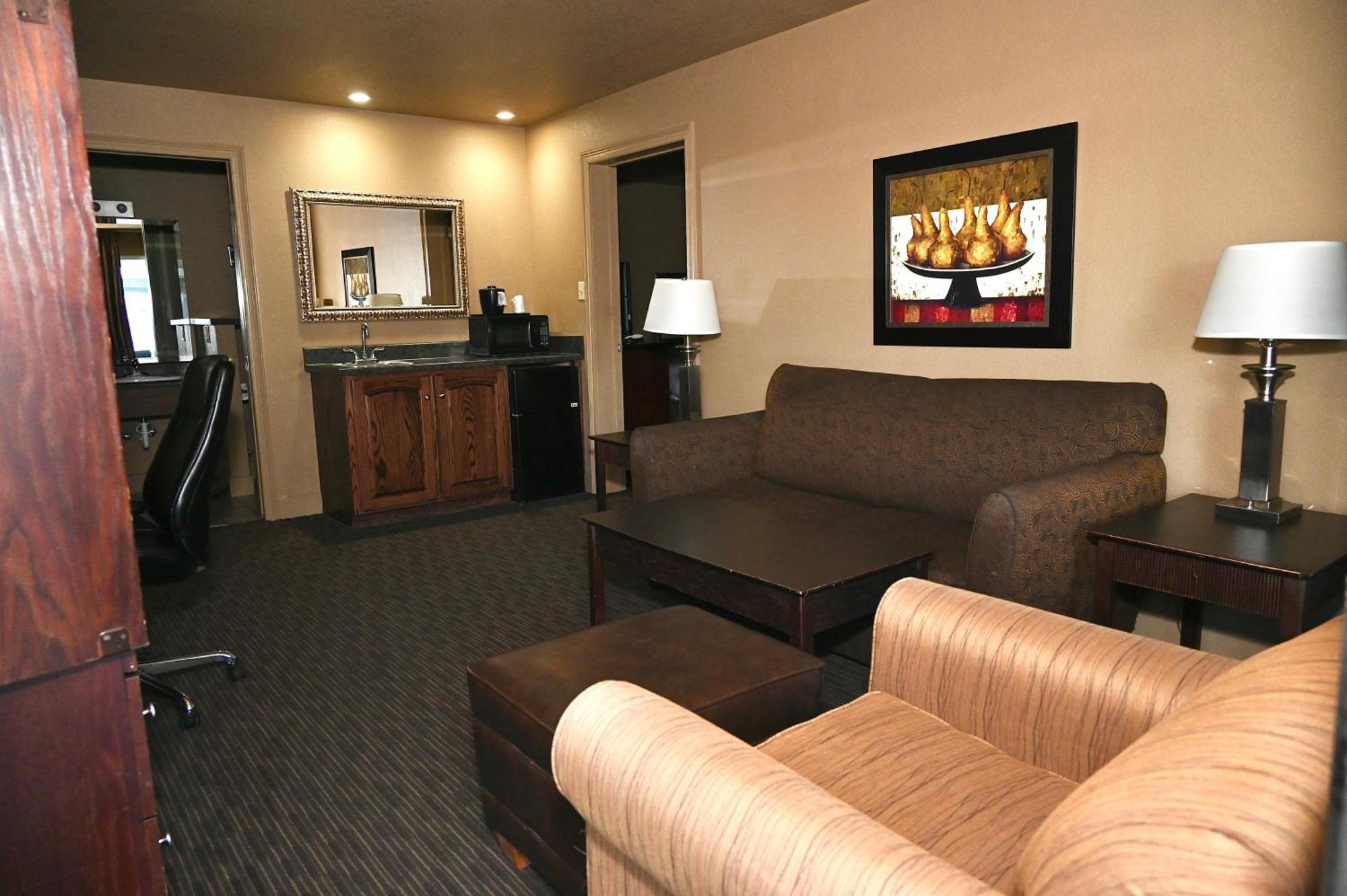 Fortune Inn & Suites Newport Екстериор снимка