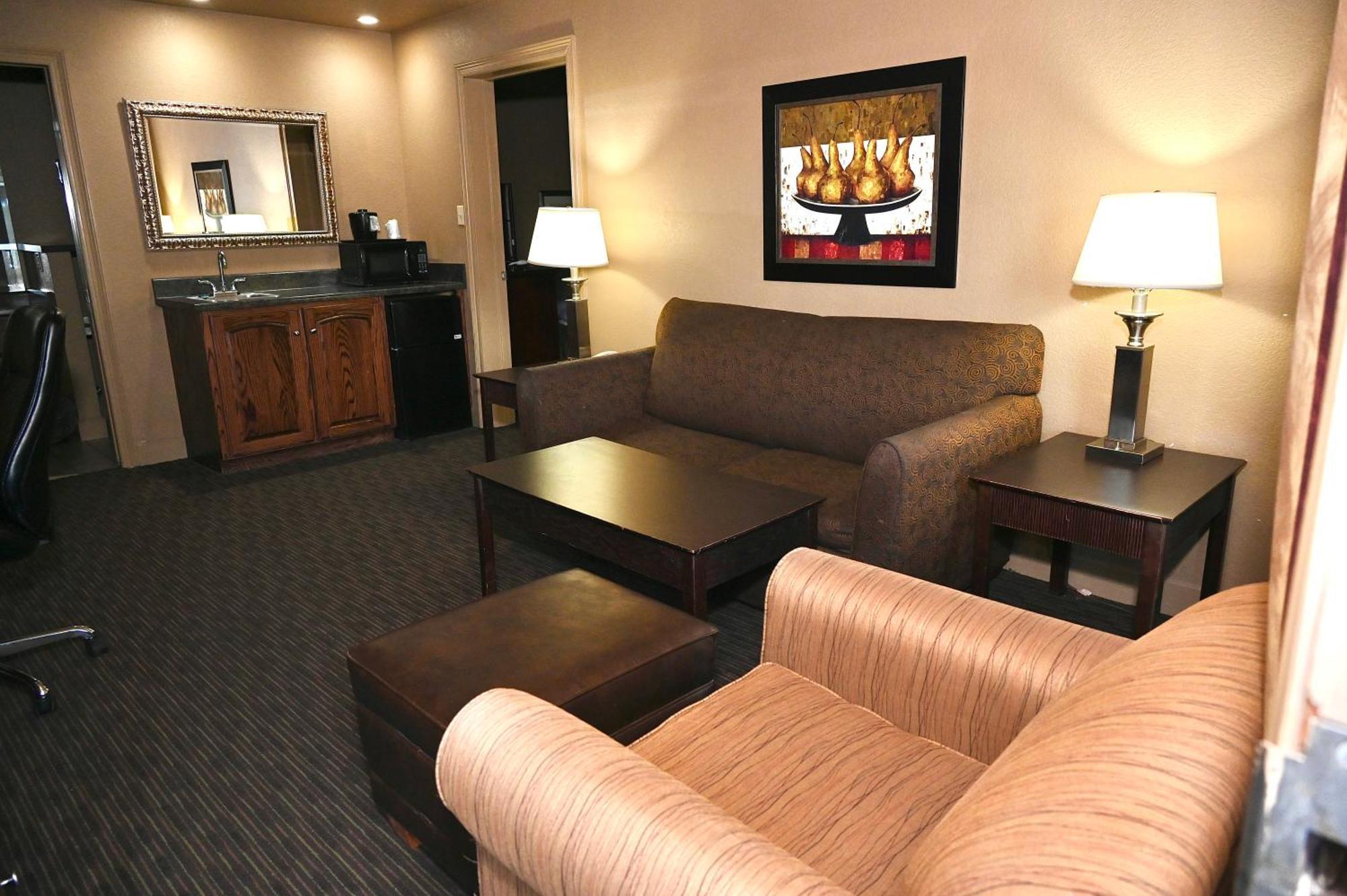 Fortune Inn & Suites Newport Екстериор снимка