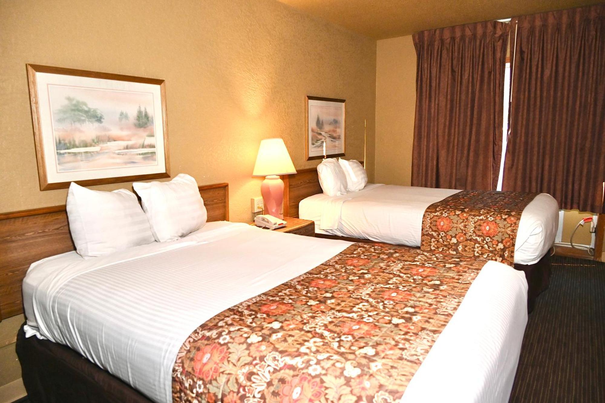 Fortune Inn & Suites Newport Екстериор снимка