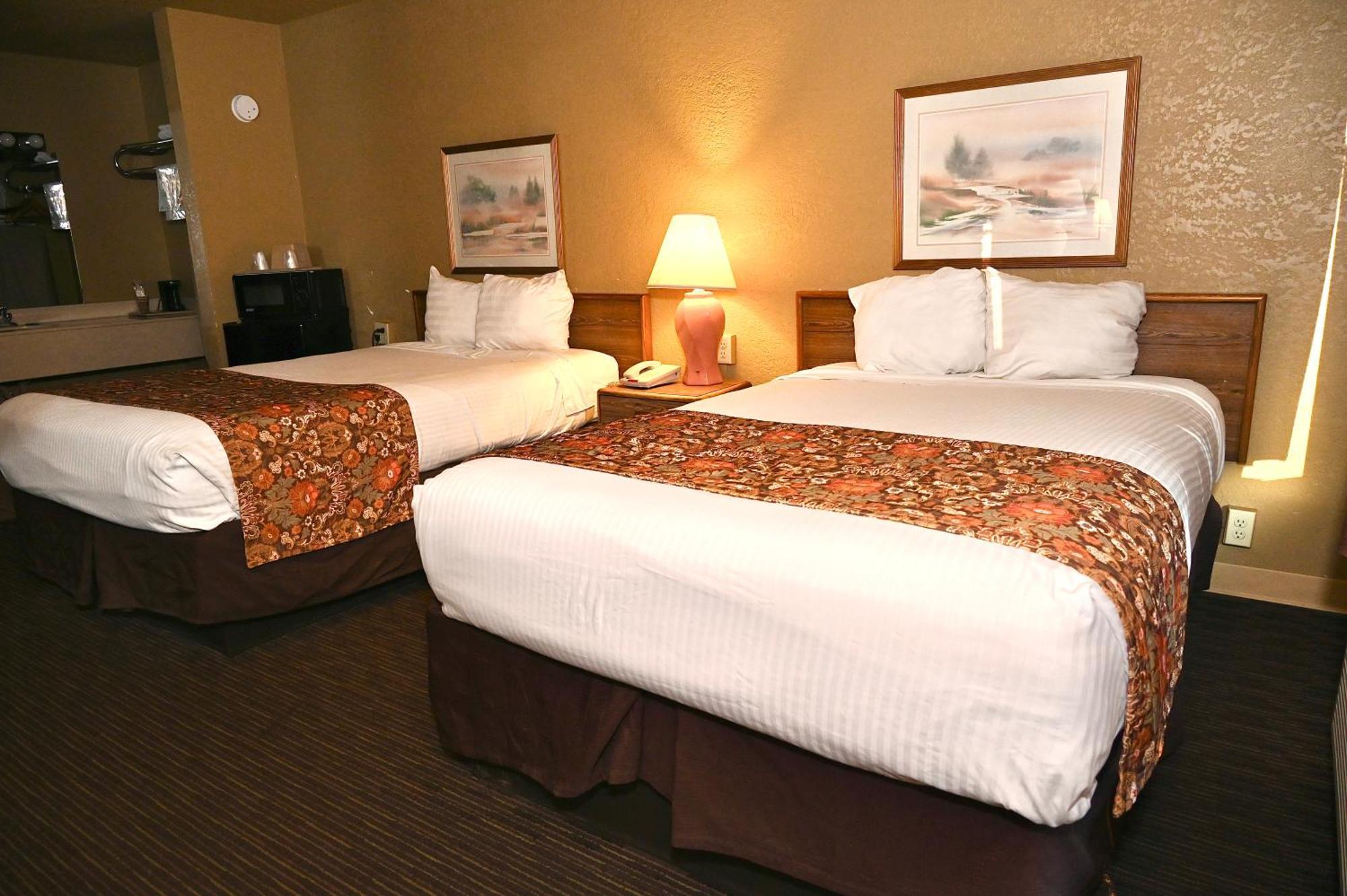 Fortune Inn & Suites Newport Екстериор снимка
