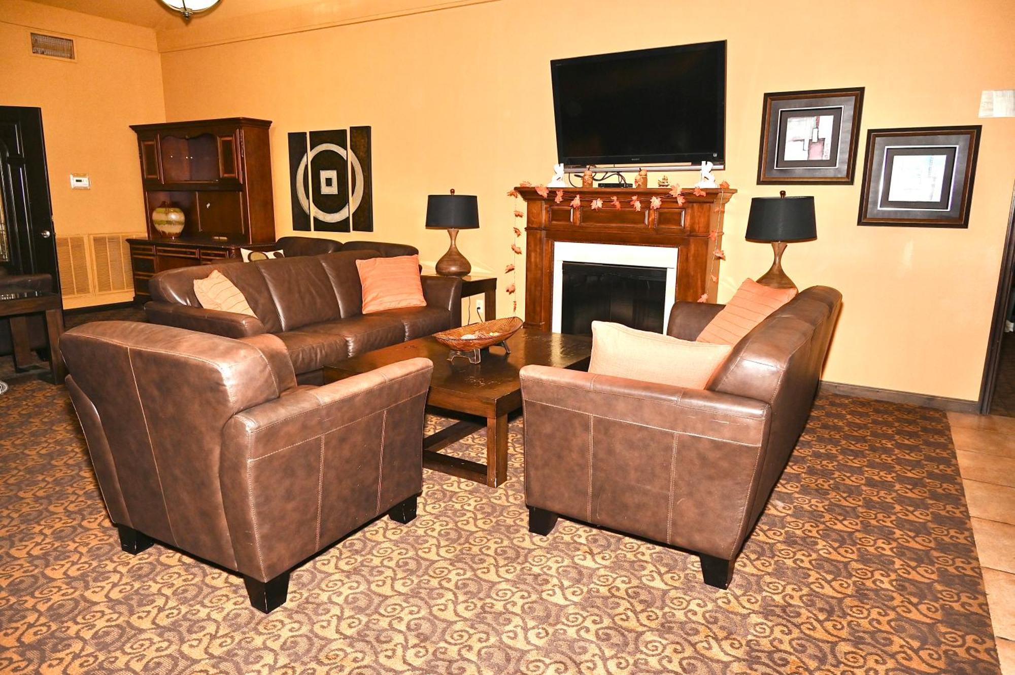 Fortune Inn & Suites Newport Екстериор снимка