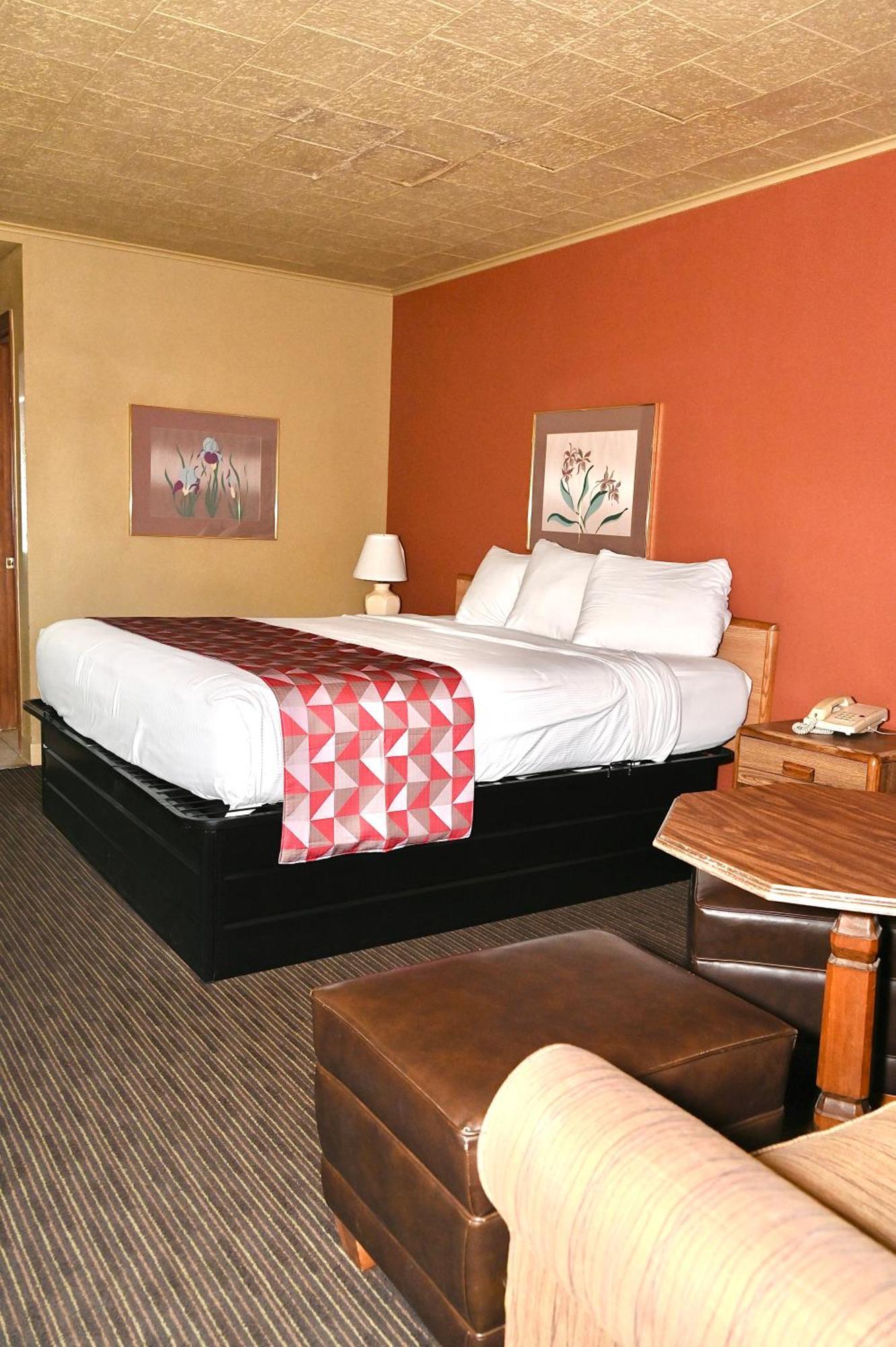 Fortune Inn & Suites Newport Екстериор снимка