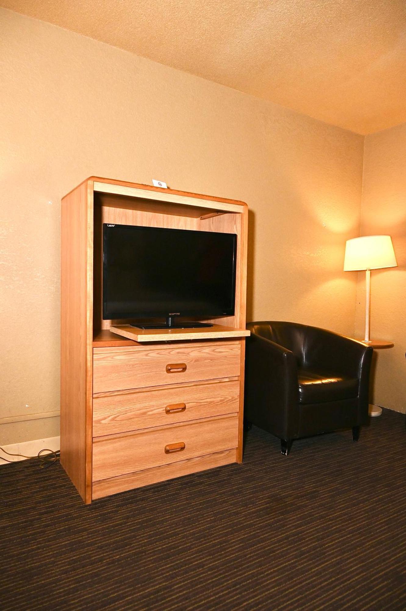Fortune Inn & Suites Newport Екстериор снимка
