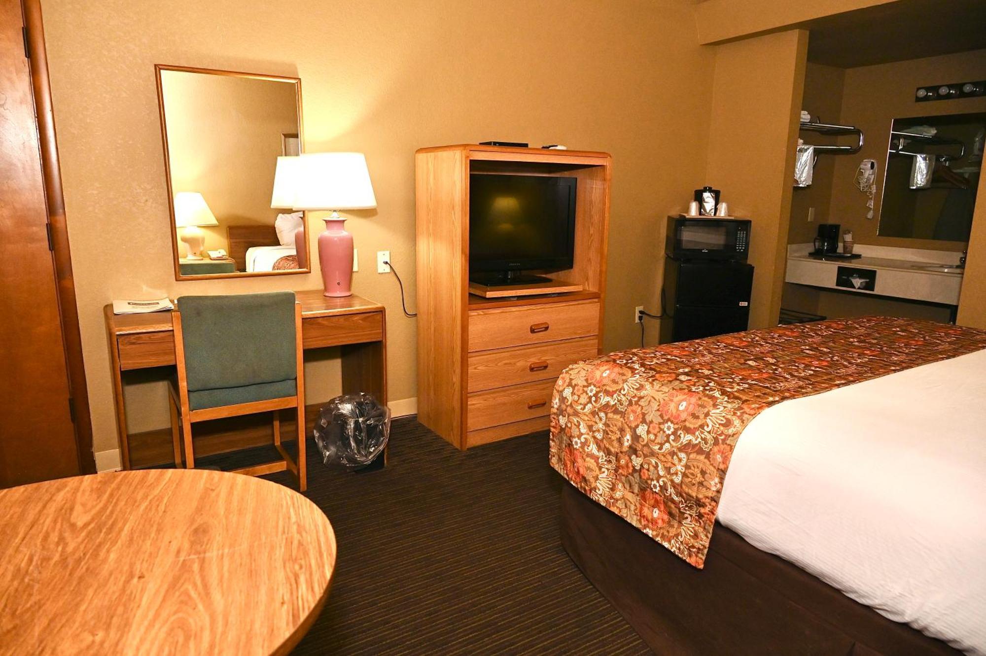 Fortune Inn & Suites Newport Екстериор снимка