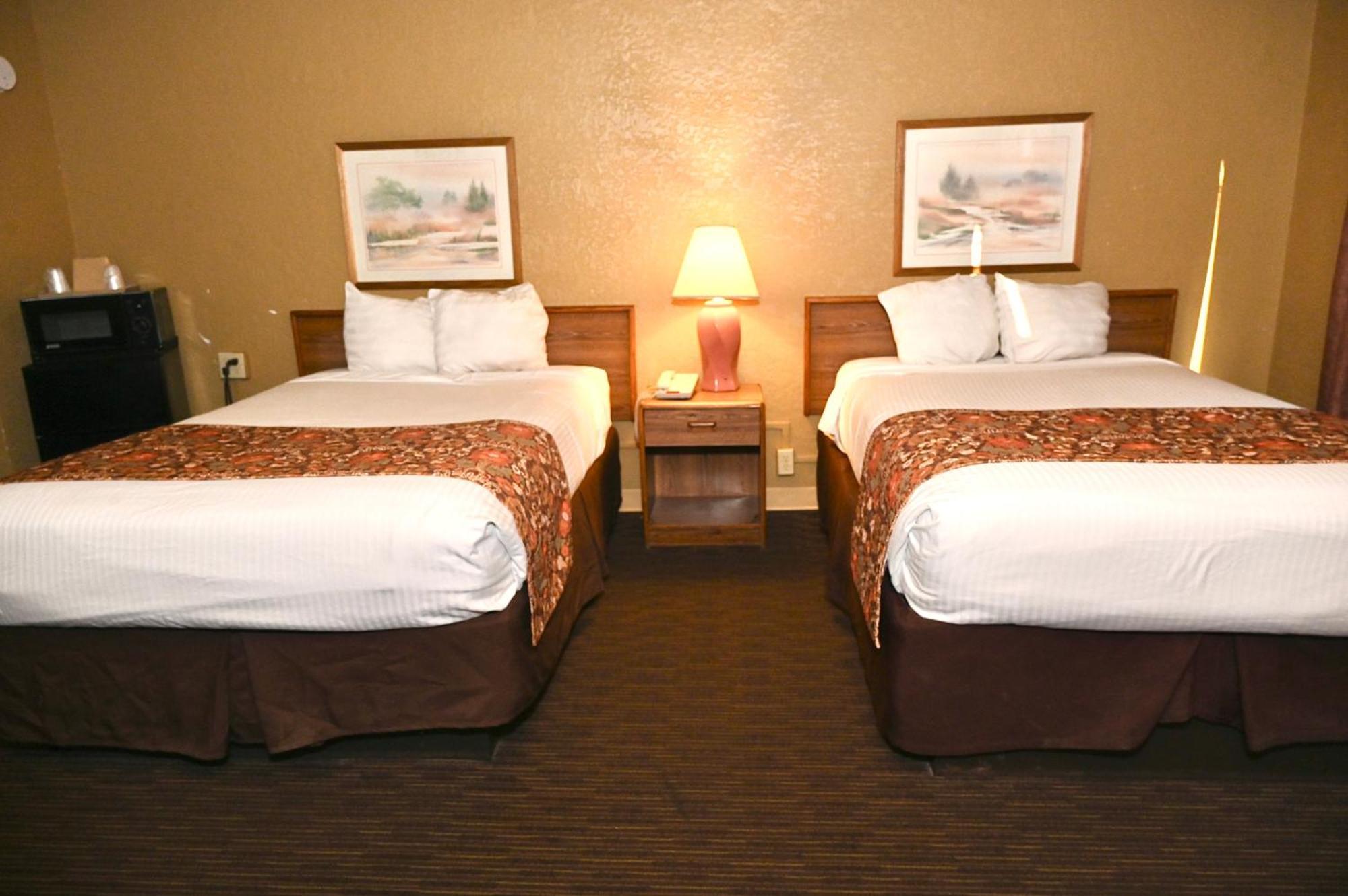 Fortune Inn & Suites Newport Екстериор снимка