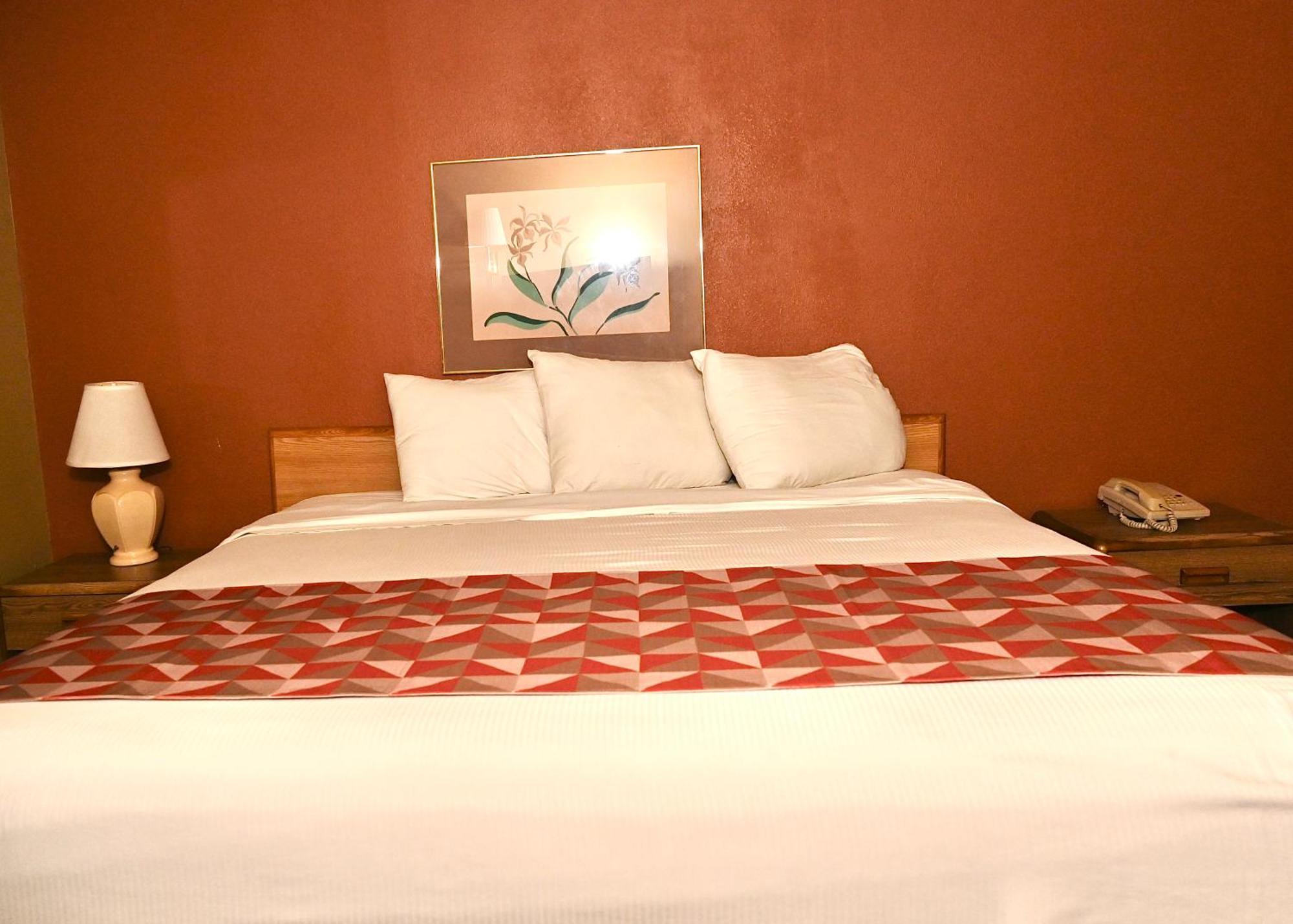 Fortune Inn & Suites Newport Екстериор снимка