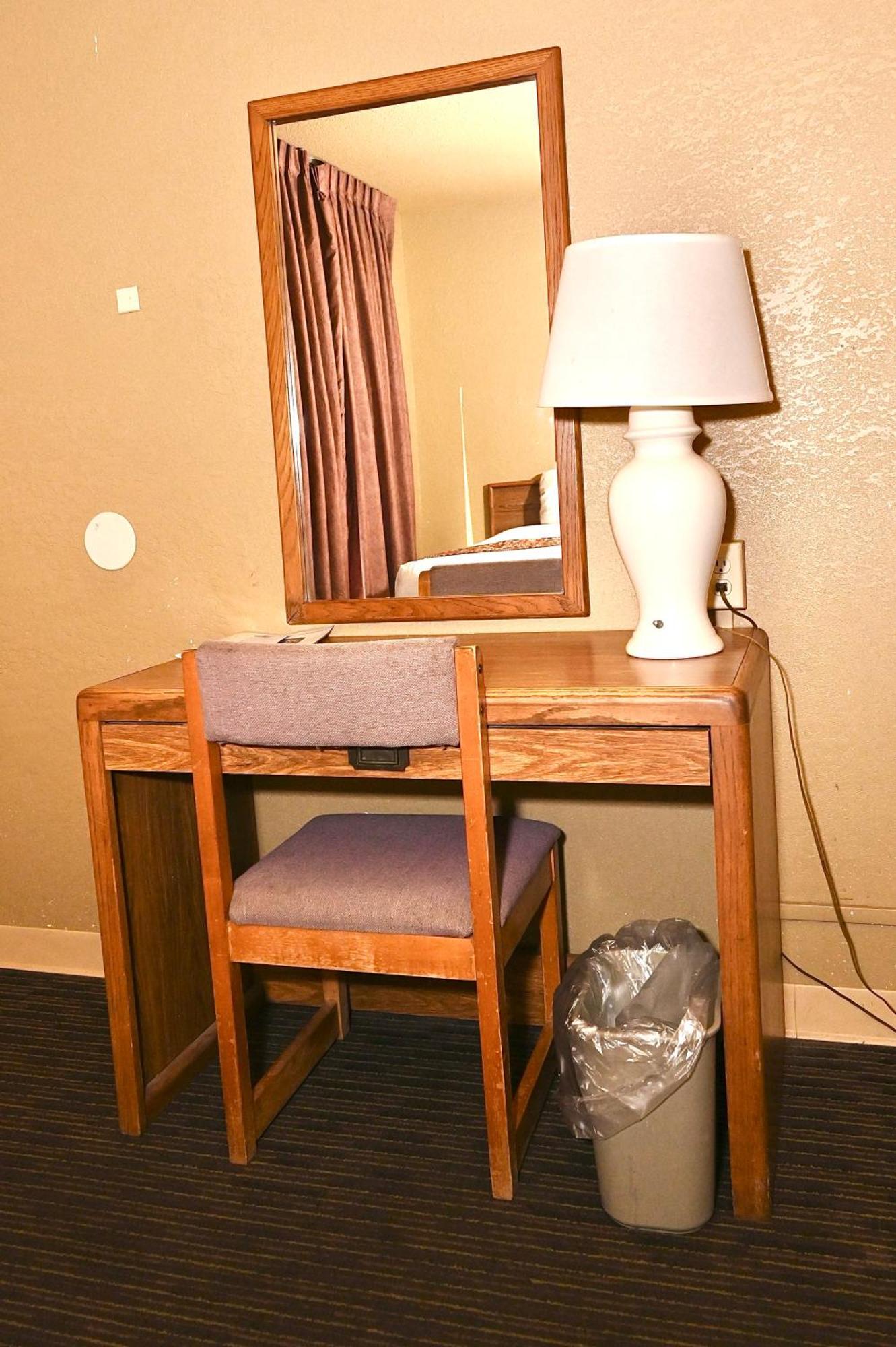 Fortune Inn & Suites Newport Екстериор снимка