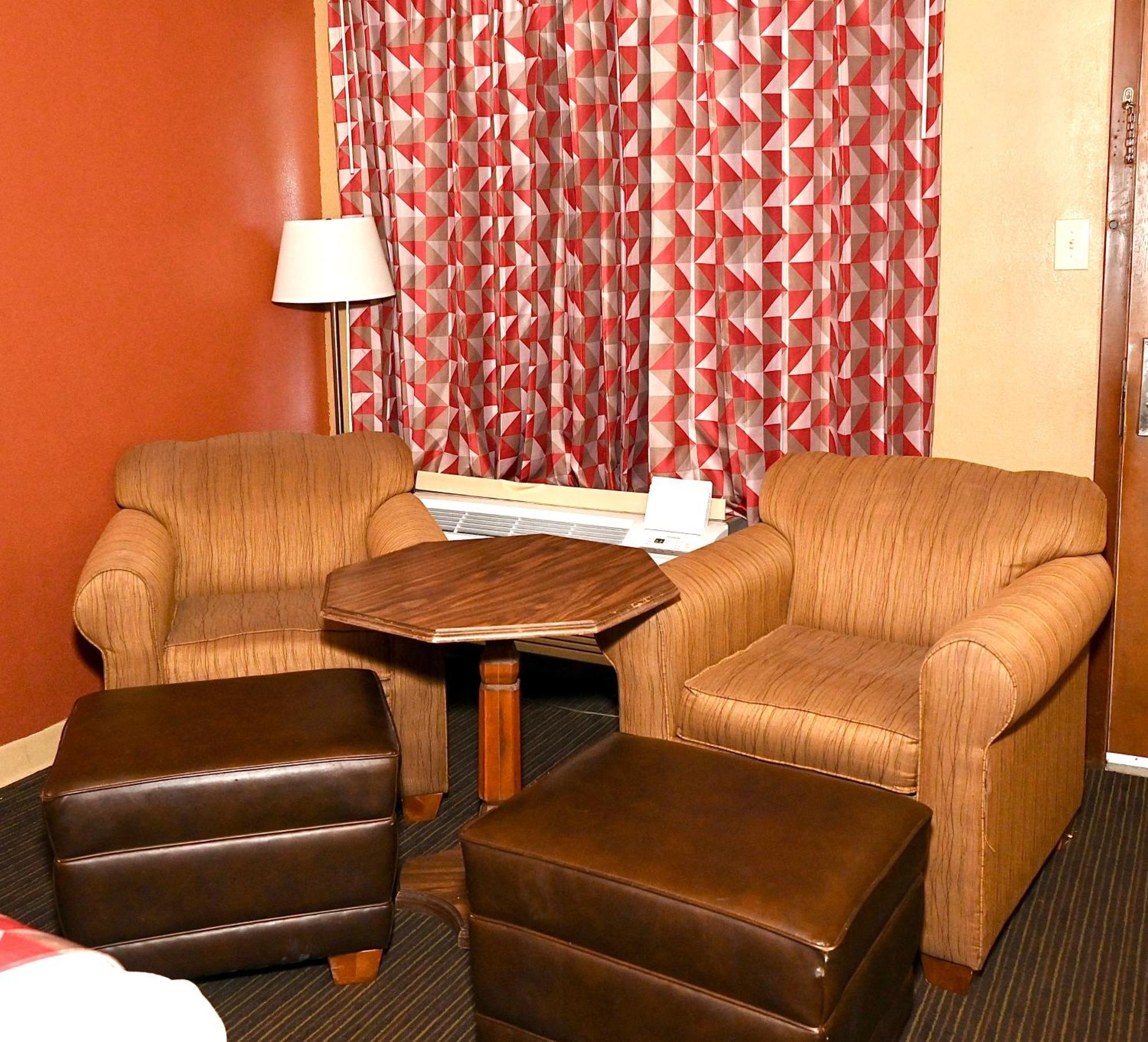 Fortune Inn & Suites Newport Екстериор снимка